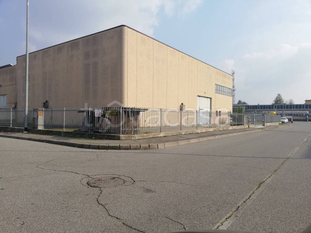 locale commerciale in affitto a Codogno