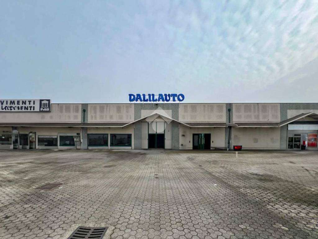 locale commerciale in affitto a Cornegliano Laudense in zona Muzza Sant'Angelo