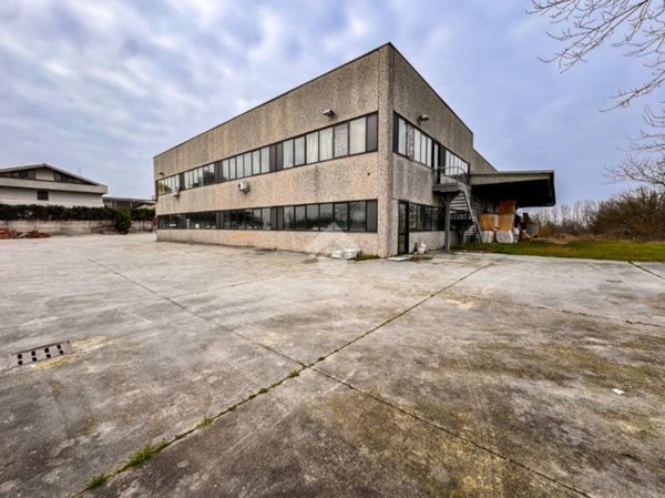 locale commerciale in affitto a Cornegliano Laudense