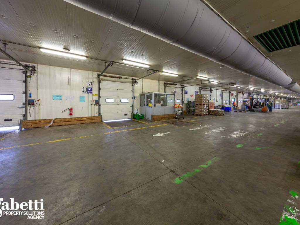 locale commerciale in affitto a Lodi in zona Faustina