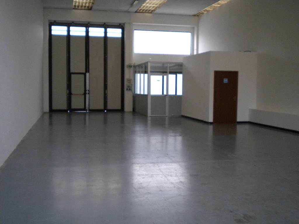 locale commerciale in affitto a Lodi in zona Martinetta