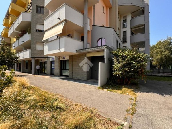 negozio in affitto a Lodi in zona Piazza Albarola