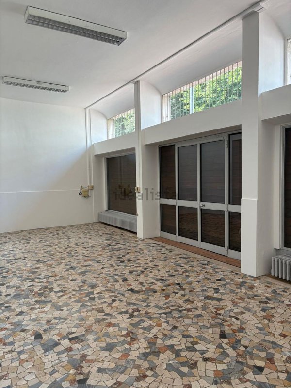 ufficio in affitto a Lodi in zona Fanfani