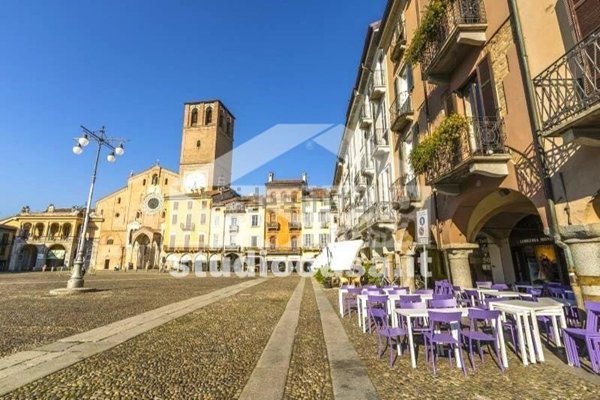 locale commerciale in affitto a Lodi in zona Centro Storico