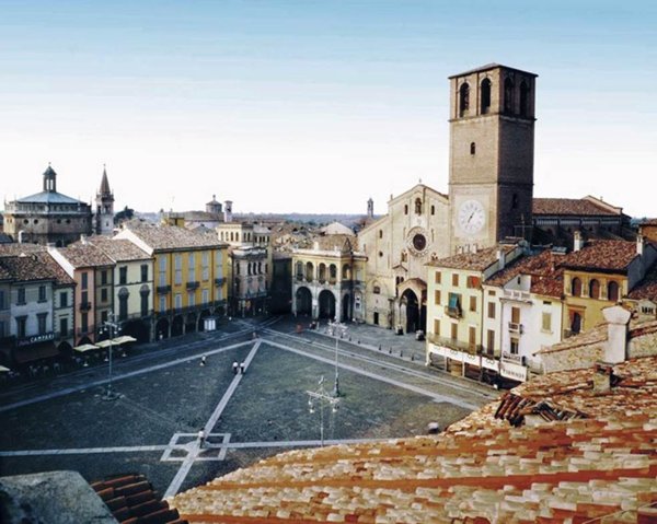 appartamento in affitto a Lodi in zona Centro Storico