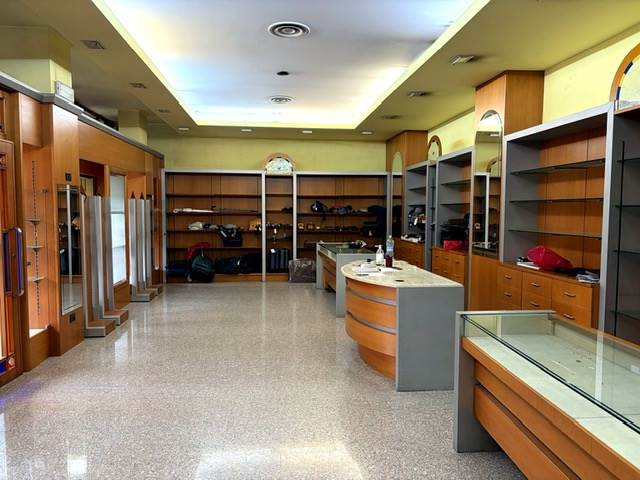 negozio in affitto a Lodi in zona Paderno