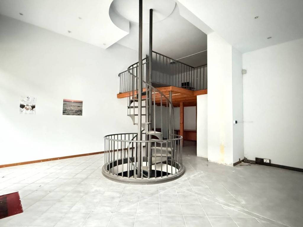 negozio in affitto a Lodi in zona Fanfani