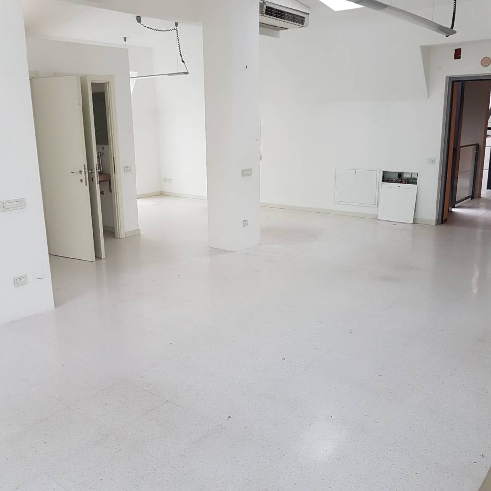 ufficio in affitto a Lodi in zona Fanfani