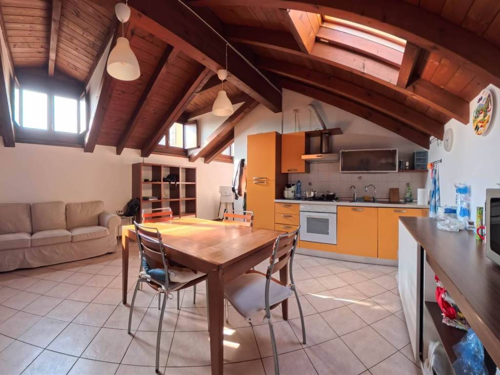 appartamento in affitto a Lodi in zona Città Bassa