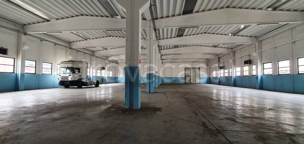 locale commerciale in affitto a Lodi Vecchio