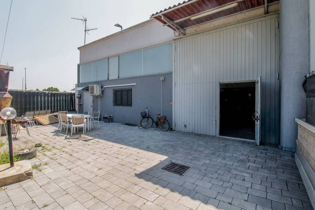 locale commerciale in affitto a Lodi Vecchio