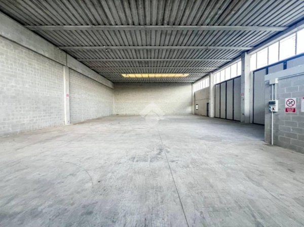 locale commerciale in affitto a Sant'Angelo Lodigiano