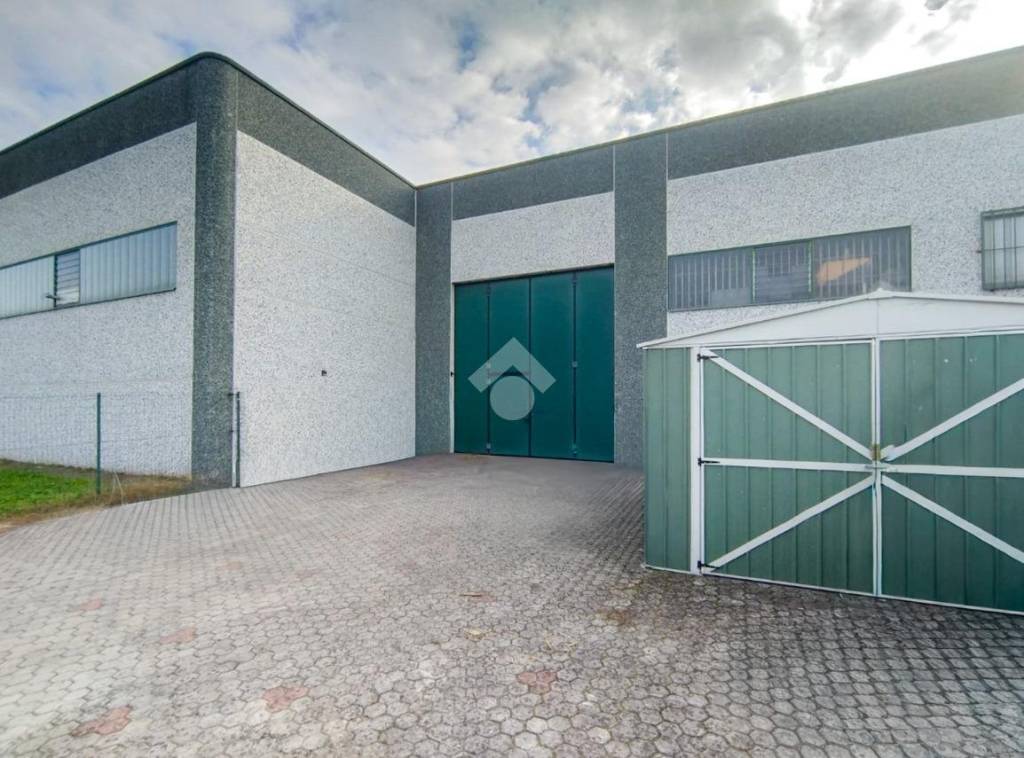 locale commerciale in affitto a Sant'Angelo Lodigiano