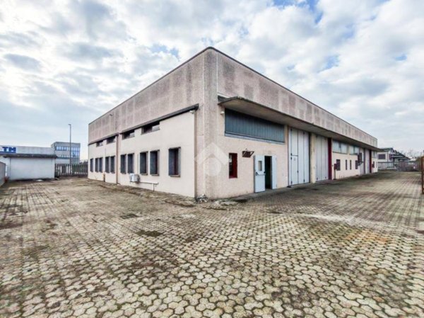 locale commerciale in affitto a Sant'Angelo Lodigiano