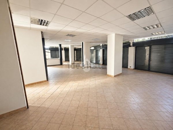 locale commerciale in affitto a Sant'Angelo Lodigiano