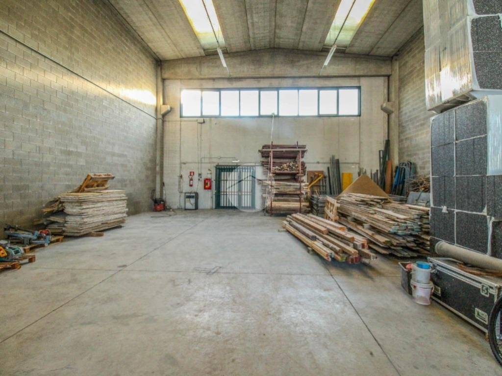 locale commerciale in affitto a Sordio