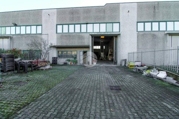 locale commerciale in affitto a Sordio