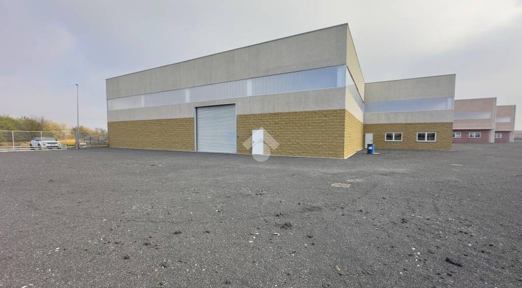 locale commerciale in affitto a Pozzolo Formigaro