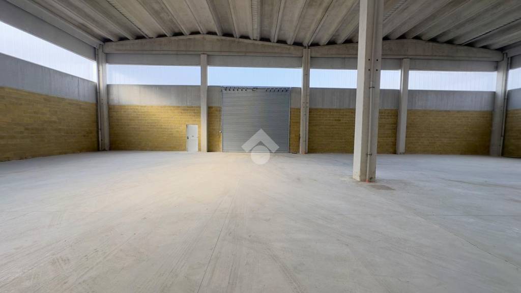 locale commerciale in affitto a Pozzolo Formigaro