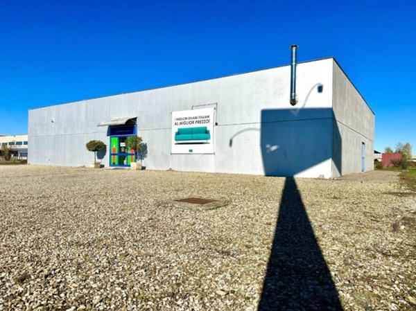 locale commerciale in affitto a Pozzolo Formigaro