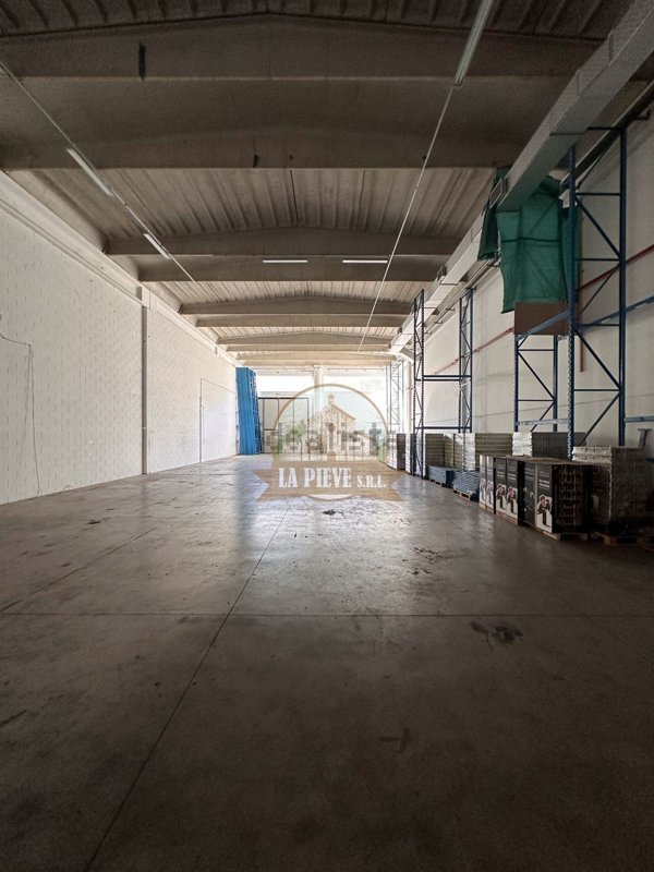 capannone in affitto a Serravalle Scrivia