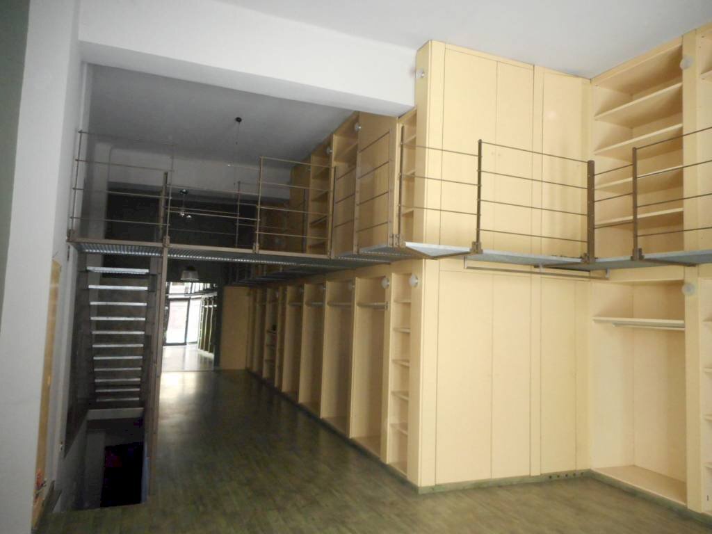 negozio in affitto a Tortona in zona Centro Storico