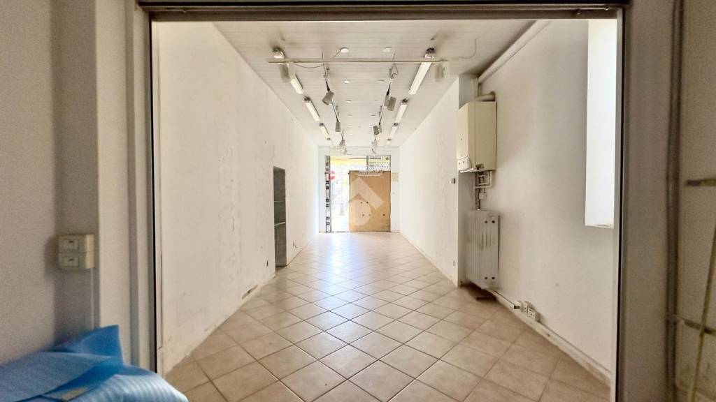 negozio in affitto a Tortona