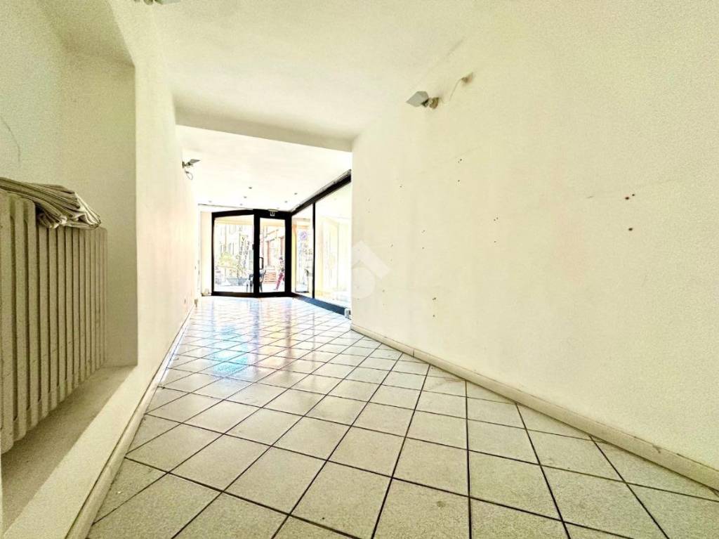 negozio in affitto a Tortona