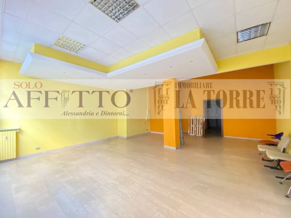 locale commerciale in affitto a Tortona