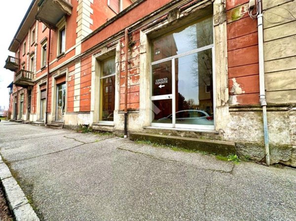 negozio in affitto a Tortona