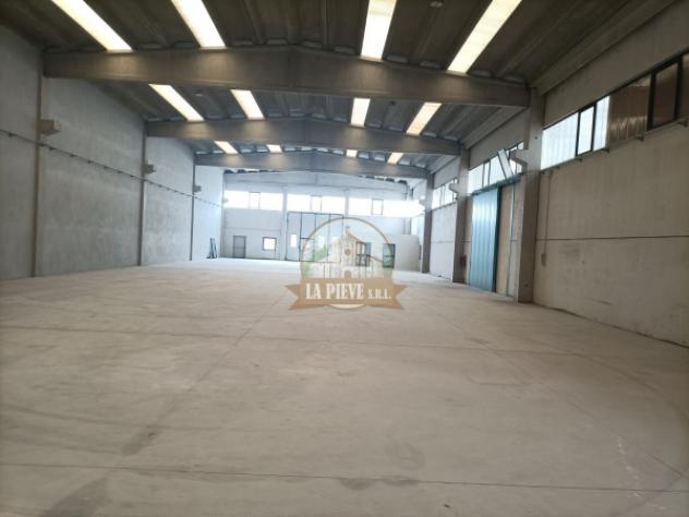 locale commerciale in affitto a Tortona