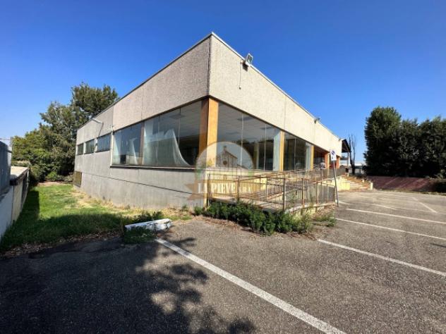 locale commerciale in affitto a Tortona