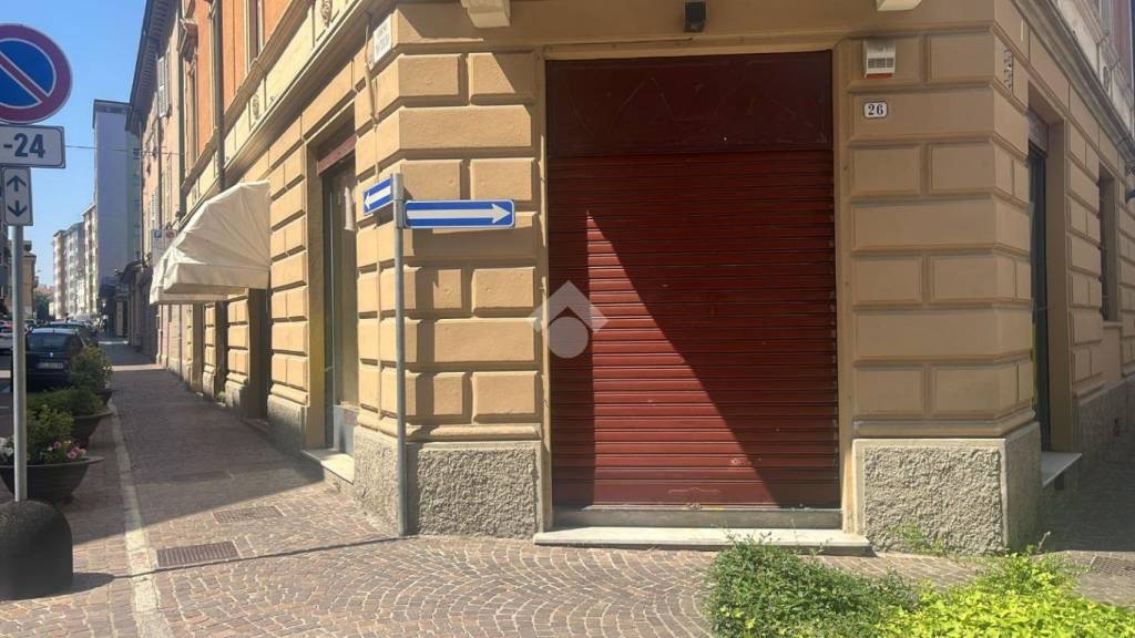 negozio in affitto a Tortona