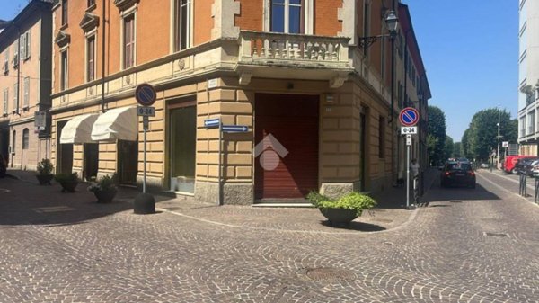 negozio in affitto a Tortona