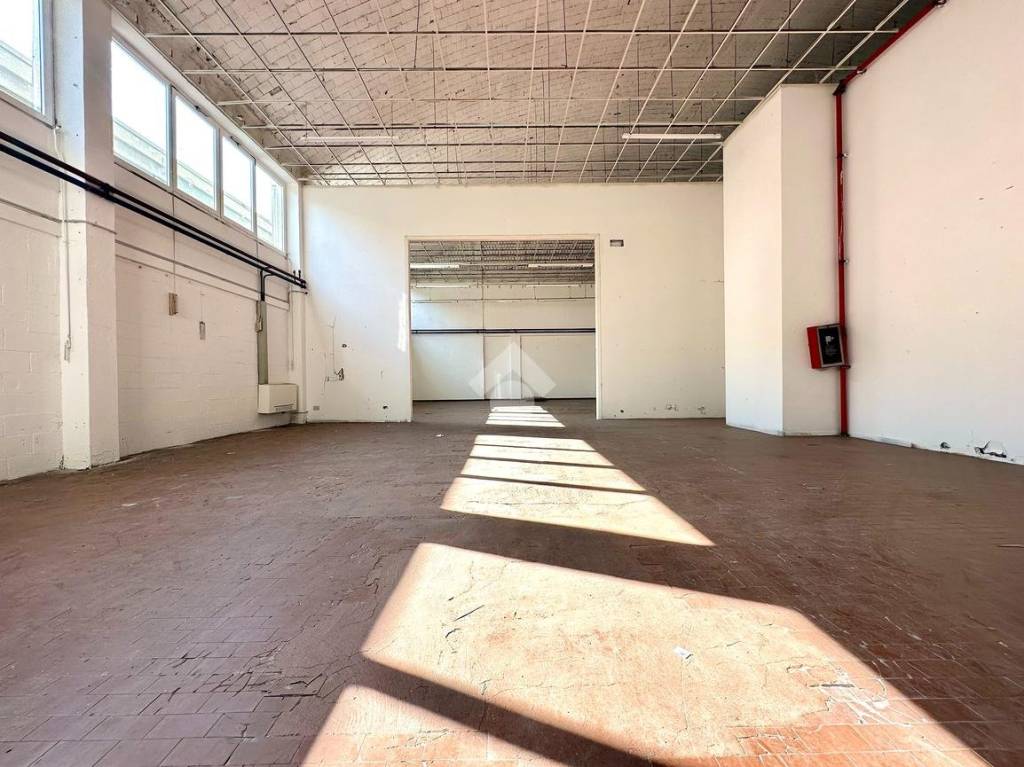 locale commerciale in affitto a Tortona