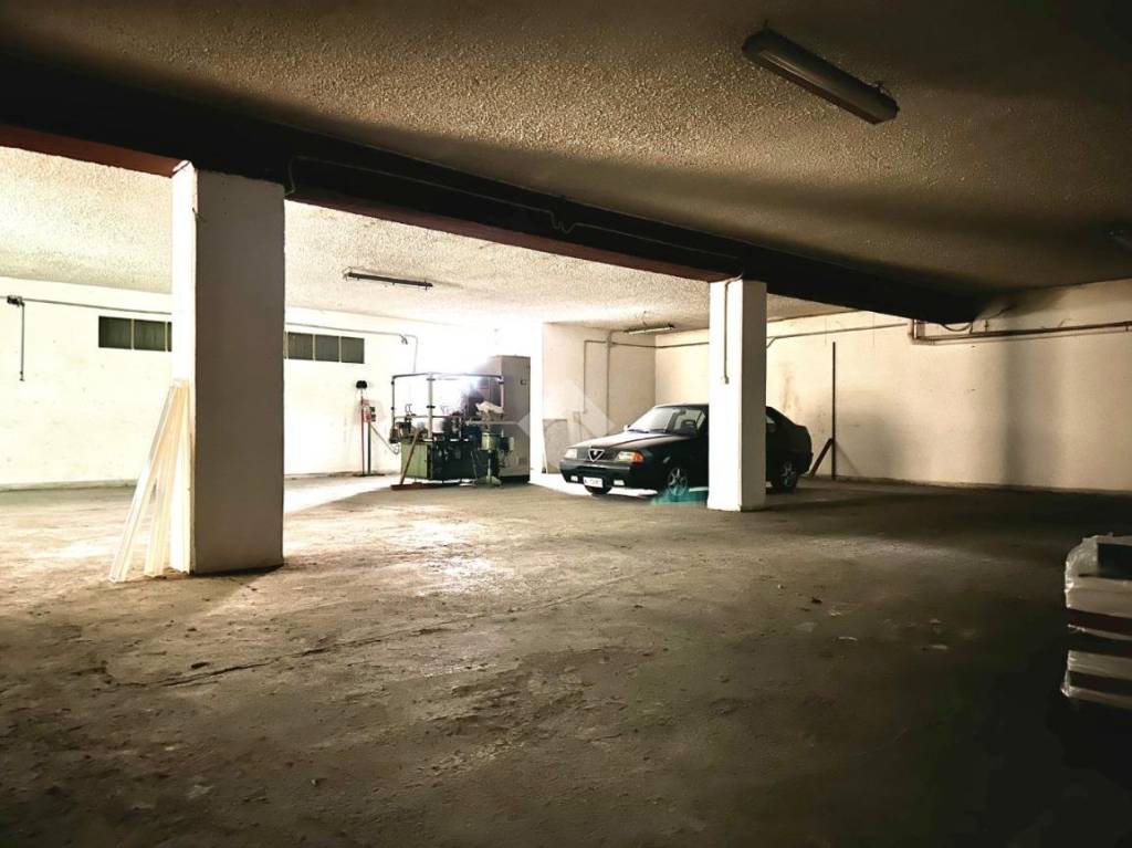 locale commerciale in affitto a Tortona