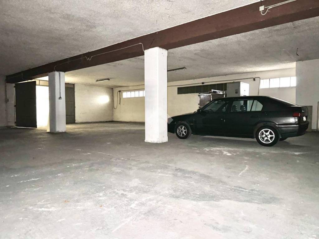 locale commerciale in affitto a Tortona