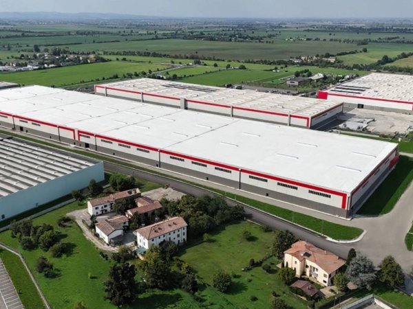 locale commerciale in affitto a Tortona