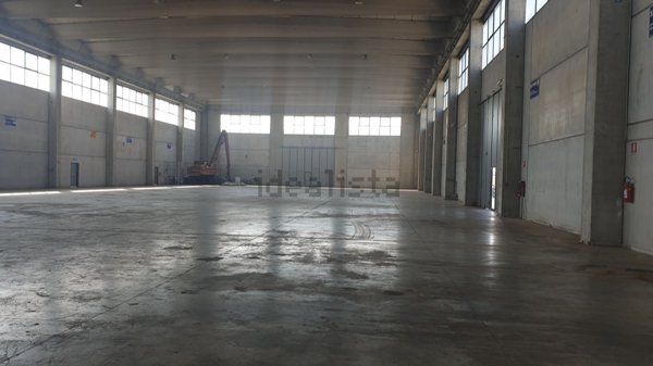 capannone in affitto a Tortona