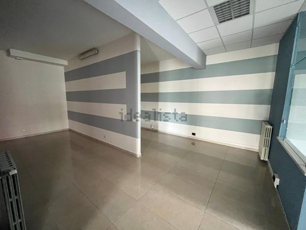 locale commerciale in affitto a Tortona