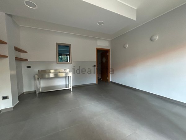 locale commerciale in affitto a Tortona