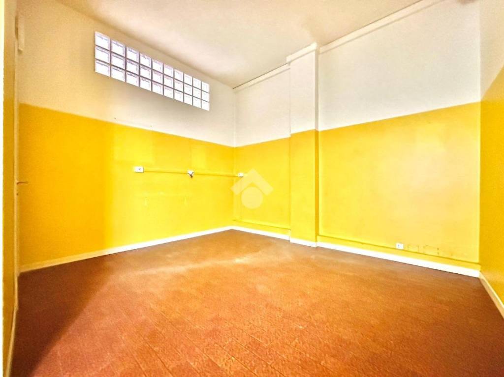 negozio in affitto a Tortona