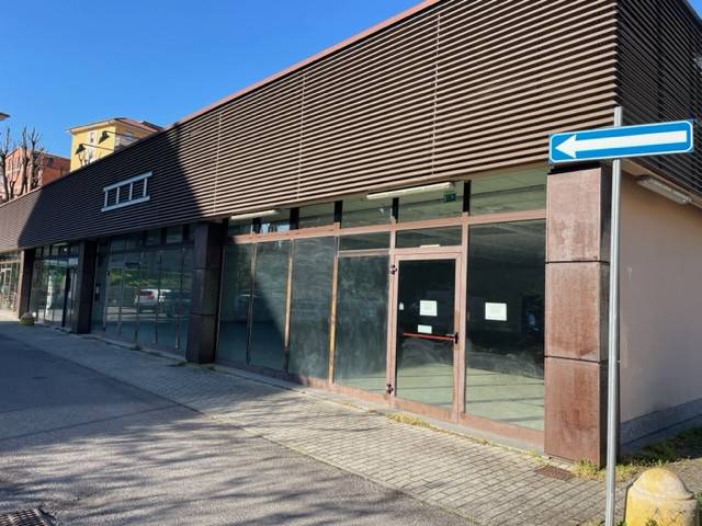 negozio in affitto a Tortona