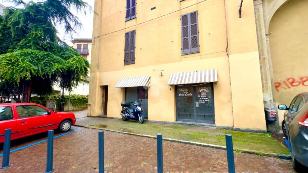 negozio in affitto a Tortona in zona Centro Storico