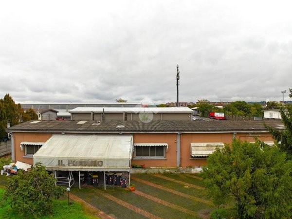 locale commerciale in affitto a Tortona