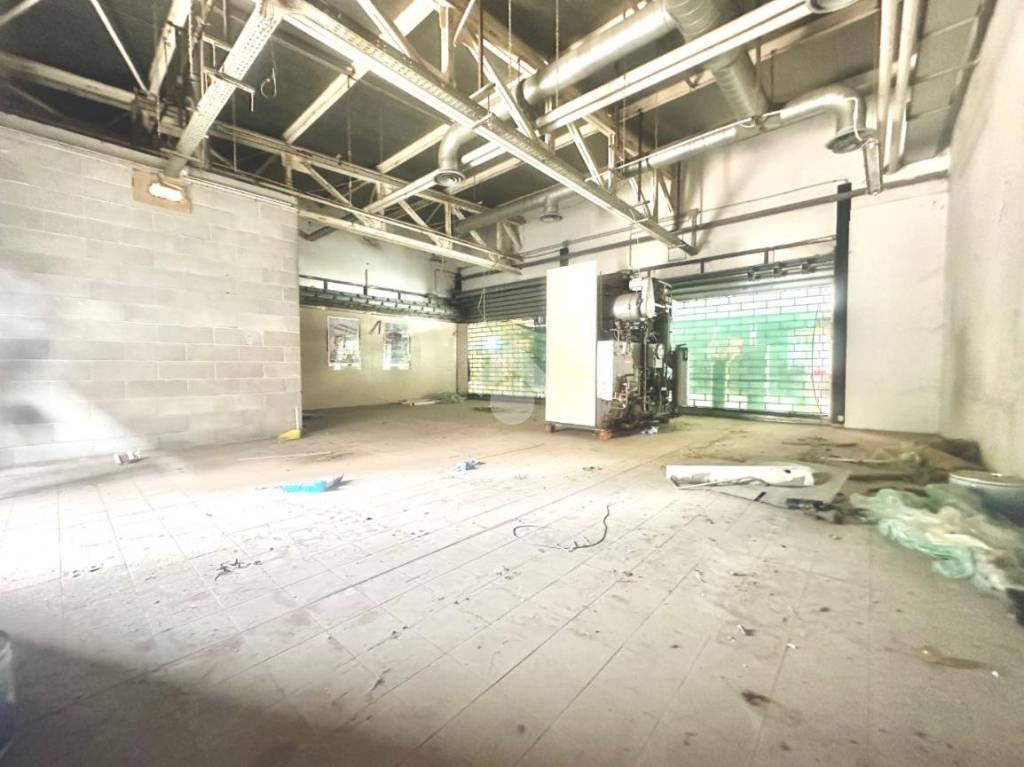 negozio in affitto a Tortona