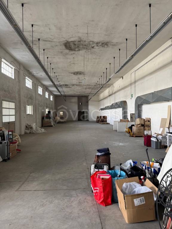 locale commerciale in affitto a Tortona