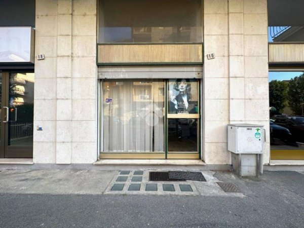 negozio in affitto a Tortona