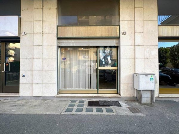 negozio in affitto a Tortona