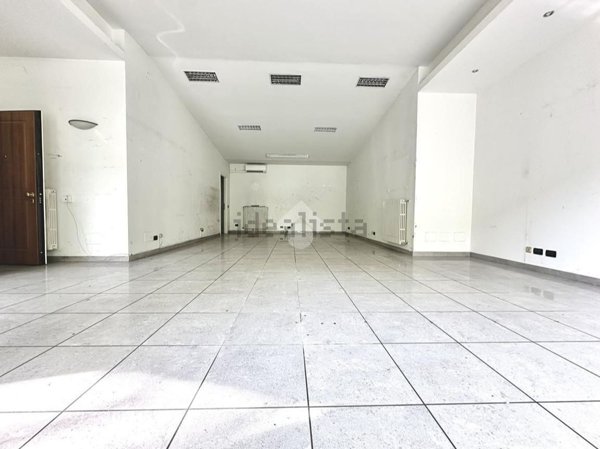 negozio in affitto a Tortona